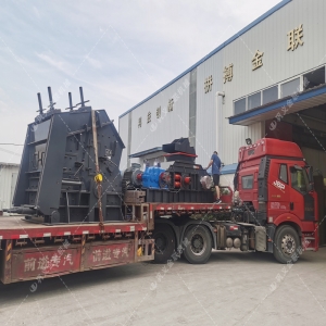 1000*700液壓對輥制砂機，1210反擊破發往四川