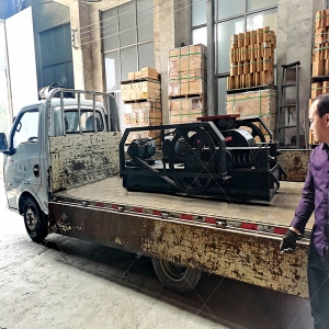 2PG400X250小型對輥破碎機(jī)發(fā)貨圖片_發(fā)往江蘇蘇州_破碎硅鐵