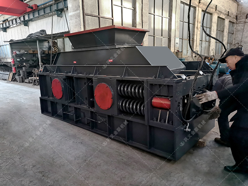 煤矸石對輥破碎機的出料粒度能達到多少？產(chǎn)量多大？