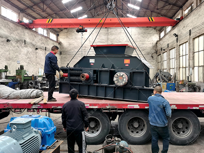 單臺大型河卵石破碎制砂機發貨圖片