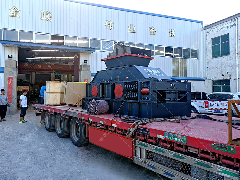 大型彈簧式對輥制砂機設(shè)備發(fā)貨圖片