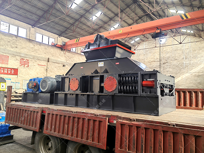 1200x800半自動(dòng)液壓對輥破碎機(jī)發(fā)貨圖片