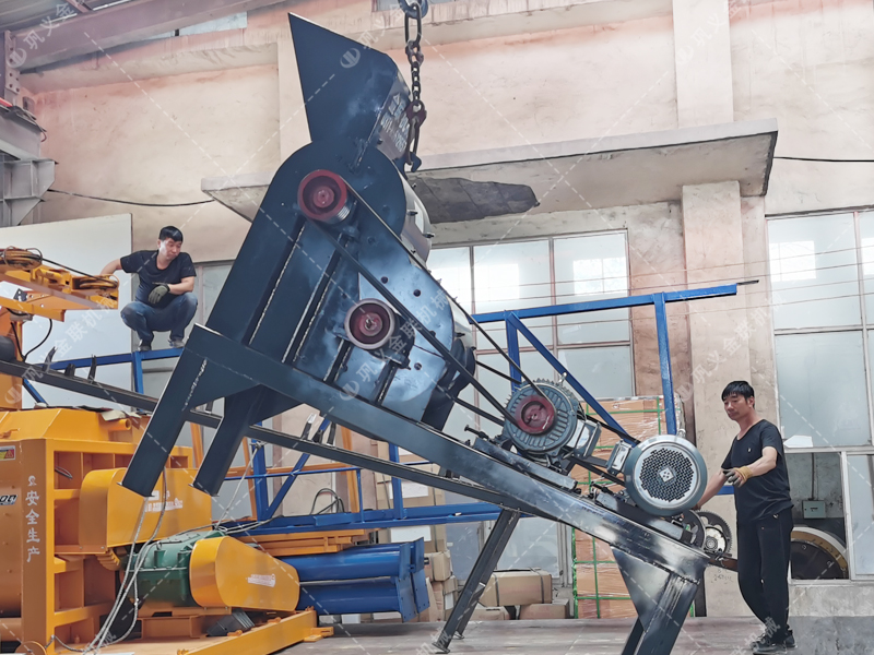 小型雙級粉碎機(jī)發(fā)貨圖片_發(fā)往山東煙臺_破碎粉煤灰