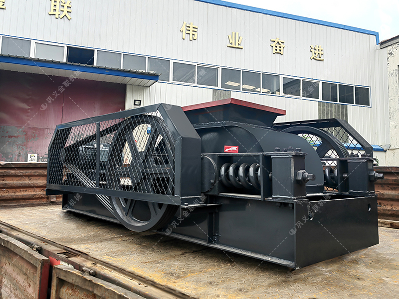 兩臺小型對輥破碎機(jī)發(fā)貨圖片_發(fā)往廣東廣西_破碎石英砂