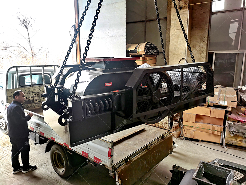 2PG610X400對輥破碎機發(fā)貨圖片_發(fā)往湖北十堰_破碎鵝卵石