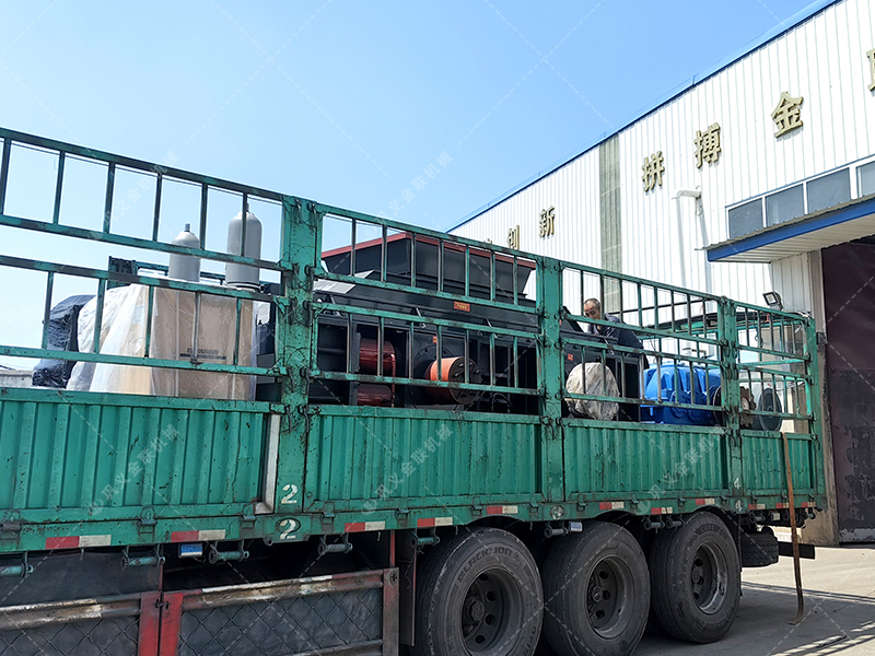 2PG1510大型直連式液壓對輥破碎機發貨圖片