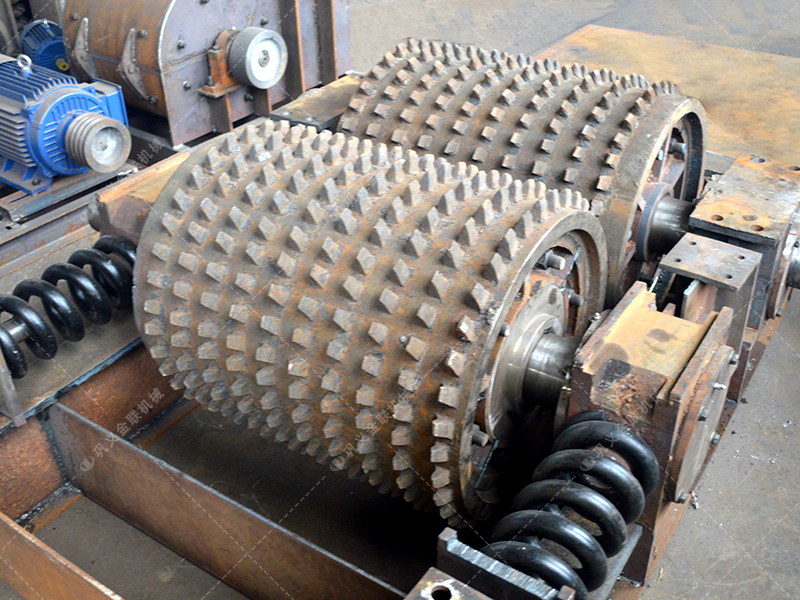 煤矸石雙齒輥破碎機產能多少？多少錢？