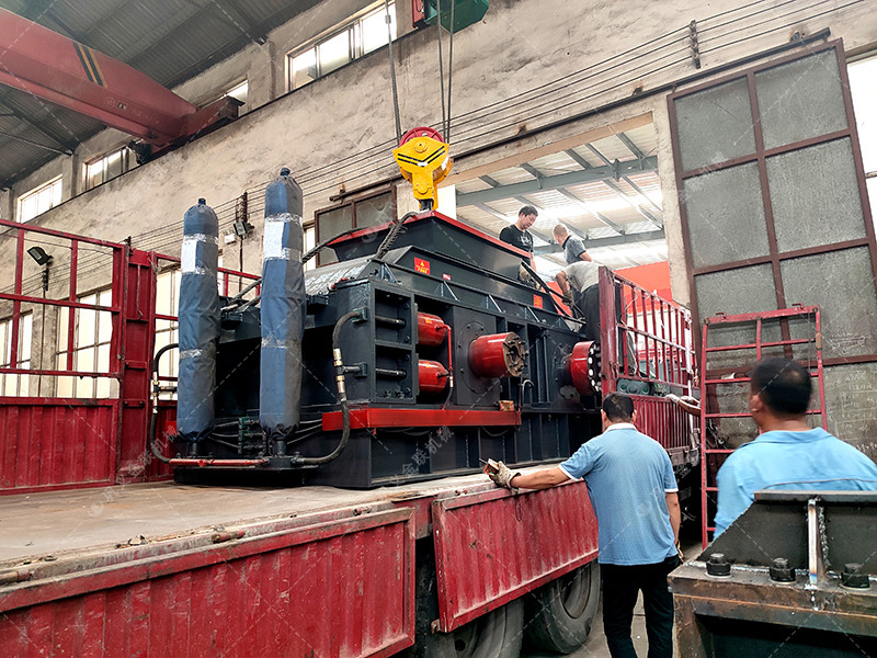 顎破與對(duì)輥破碎機(jī):哪種更節(jié)省地將石頭破碎成石子? 顎破與對(duì)輥破碎機(jī):哪種更節(jié)省地將石頭破碎成石子?